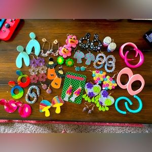STATEMENT EARRING LOT